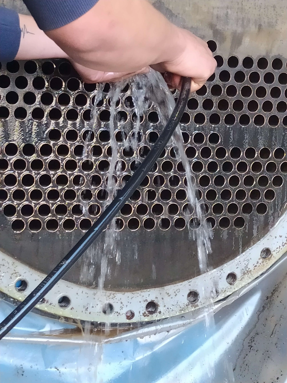 Hőcserélő tisztítás folyamat közben